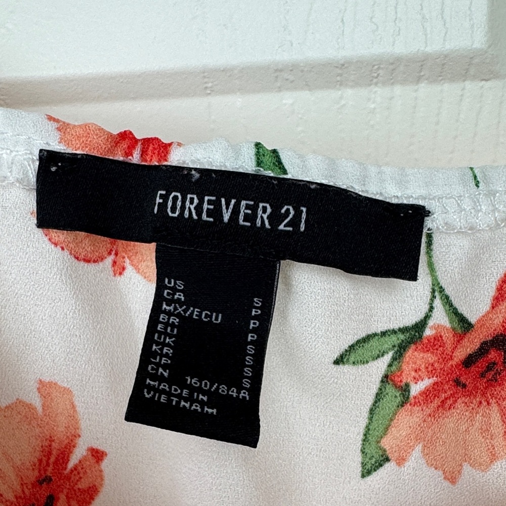 Floral Button-Front Tank Top - Picture 2 of 6